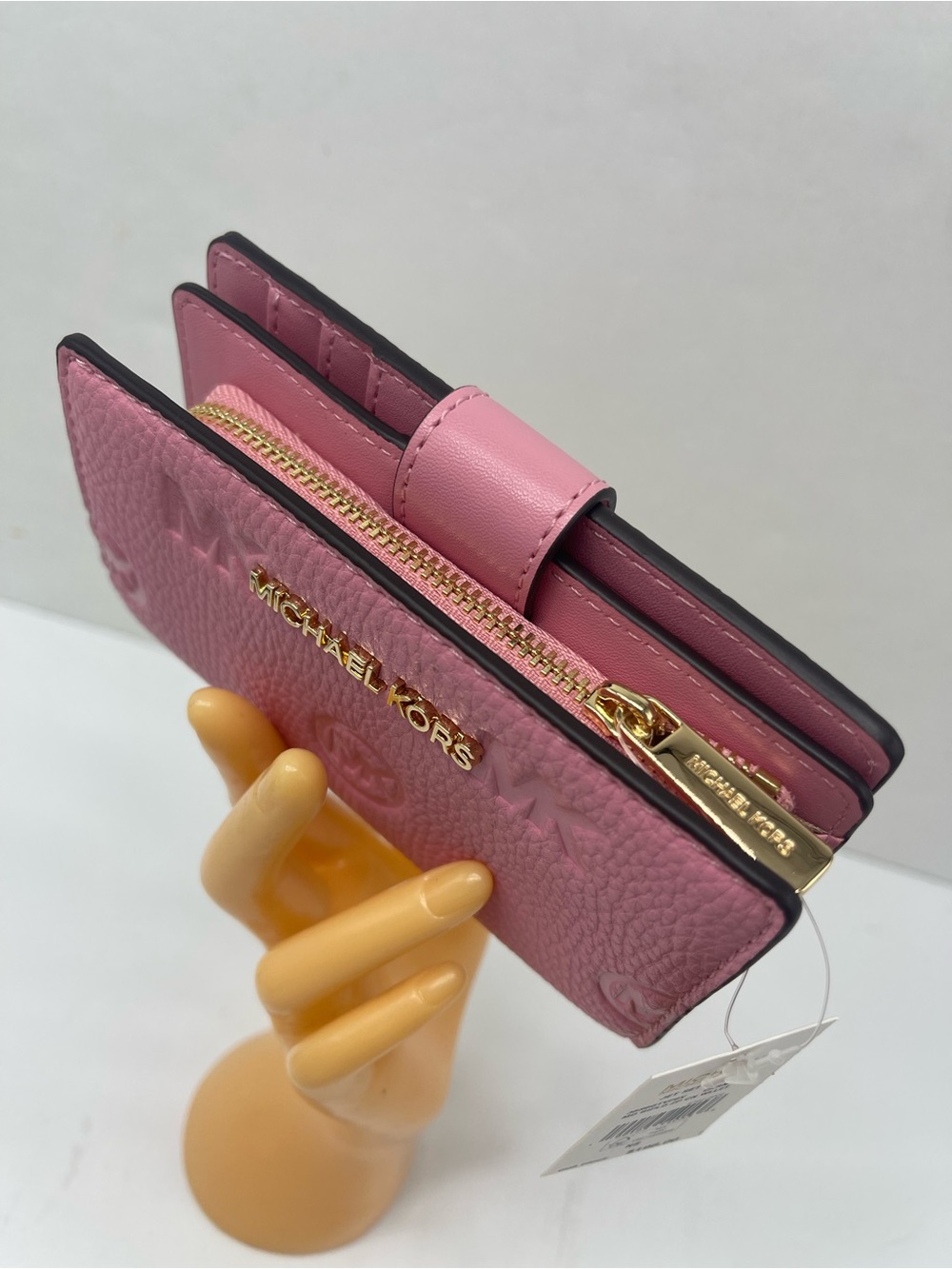 MICHAEL KORS Jet Set Travel Md Zip CoinLogo Debossed Bifold Wallet
Carnation
NWT - Picture 11 of 16